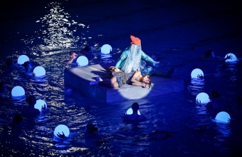 В Красноярске прошел фестиваль синхронного плавания и спектакль на воде «Живая вода»