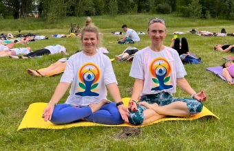 В Красноярске прошел Международный день йоги