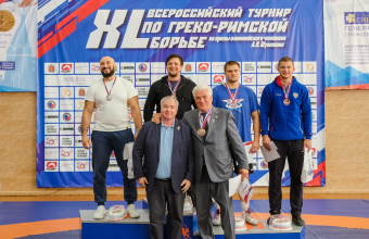 Юбилейный турнир на призы Алексея Шумакова принес красноярским борцам 12 наград