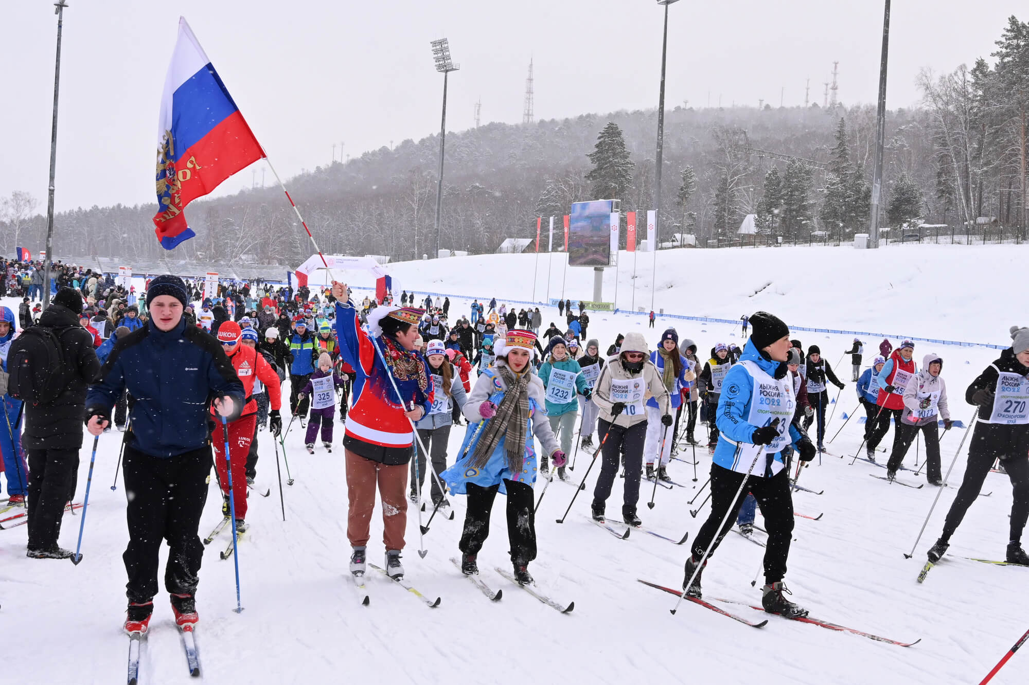 Гонки лыжня россии. Лыжня России Красноярск. Лыжня России 2024 Красноярск. Лыжня России 2022 Екатеринбург. Гонка "Лыжня России-2011"..