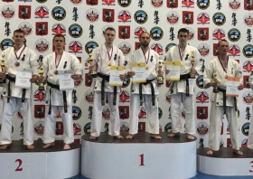 Красноярские мастера киокусинкай завоевали медали чемпионата и первенства страны