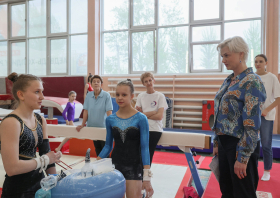 Светлана Хоркина в СШОР по спортивной гимнастике<br>(фото: Дарья Кривицкая)