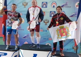 Красноярские ветераны гиревого спорта стали вторыми на первенстве страны