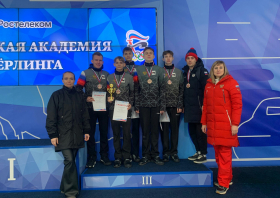 Чемпионат Сибирского федерального округа проходил в Красноярске с 1 по 8 февраля на льду Сибирской академии кёрлинга. В соревнованиях приняли участие 24 сильнейшие команды Сибири – 12 мужских…