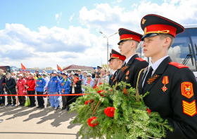Возложение цветов к памятнику воинам-спортсменам (07.05.2025)