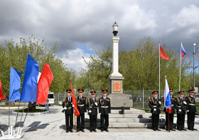 Возложение цветов к памятнику воинам-спортсменам (07.05.2025)