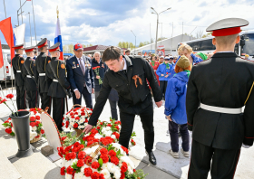Возложение цветов к памятнику воинам-спортсменам (07.05.2025)