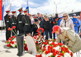 Возложение цветов к памятнику воинам-спортсменам (07.05.2025)