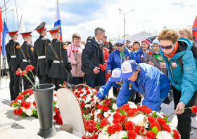 Возложение цветов к памятнику воинам-спортсменам (07.05.2025)