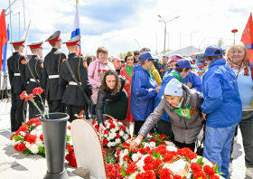 Возложение цветов к памятнику воинам-спортсменам (07.05.2025)