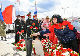 Возложение цветов к памятнику воинам-спортсменам (07.05.2025)