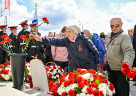 Возложение цветов к памятнику воинам-спортсменам (07.05.2025)