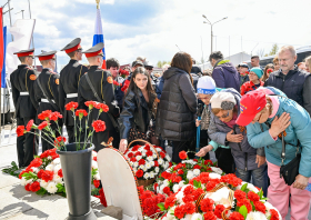 Возложение цветов к памятнику воинам-спортсменам (07.05.2025)