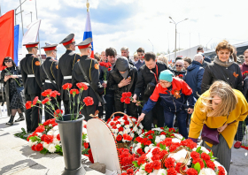 Возложение цветов к памятнику воинам-спортсменам (07.05.2025)