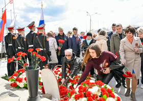 Возложение цветов к памятнику воинам-спортсменам (07.05.2025)