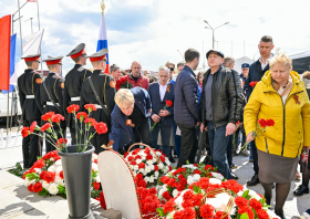 Возложение цветов к памятнику воинам-спортсменам (07.05.2025)
