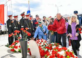 Возложение цветов к памятнику воинам-спортсменам (07.05.2025)