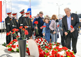Возложение цветов к памятнику воинам-спортсменам (07.05.2025)