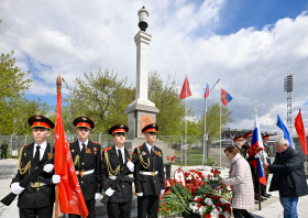 Возложение цветов к памятнику воинам-спортсменам (07.05.2025)