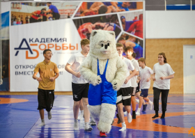 В преддверии Кубка Ивана Ярыгина для школьников проходят мастер-классы по вольной борьбе