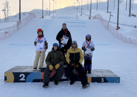 На трассах красноярской «Сопки» проходят чемпионат и первенство Сибири по сноуборду. Спортсмены соревнуются в сноуборд-кроссе, слоуп-стайле, биг-эйре, параллельном слаломе и параллельном слалом&hellip;