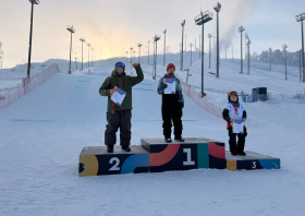 На трассах красноярской «Сопки» проходят чемпионат и первенство Сибири по сноуборду. Спортсмены соревнуются в сноуборд-кроссе, слоуп-стайле, биг-эйре, параллельном слаломе и параллельном слалом&hellip;