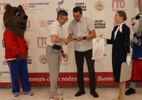 Вручение красноярцам знаков отличия ГТО (10.06.2025)