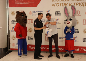Вручение красноярцам знаков отличия ГТО (10.06.2025)