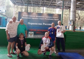 Красноярские ветераны гиревого спорта стали вторыми на первенстве страны
