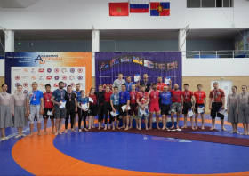 Красноярцы завоевали 16 медалей чемпионата Сибири по грепплингу