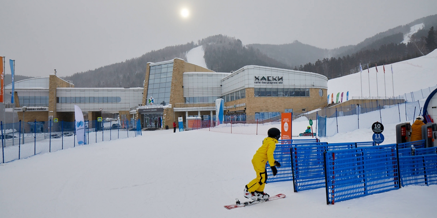 Спортивные центры красноярска. Бобровый Лог Красноярск. Парк Бобровый Лог в Красноярске. Бобровый Лог Красноярск зимой. Бобровый Лог Красноярск зима.