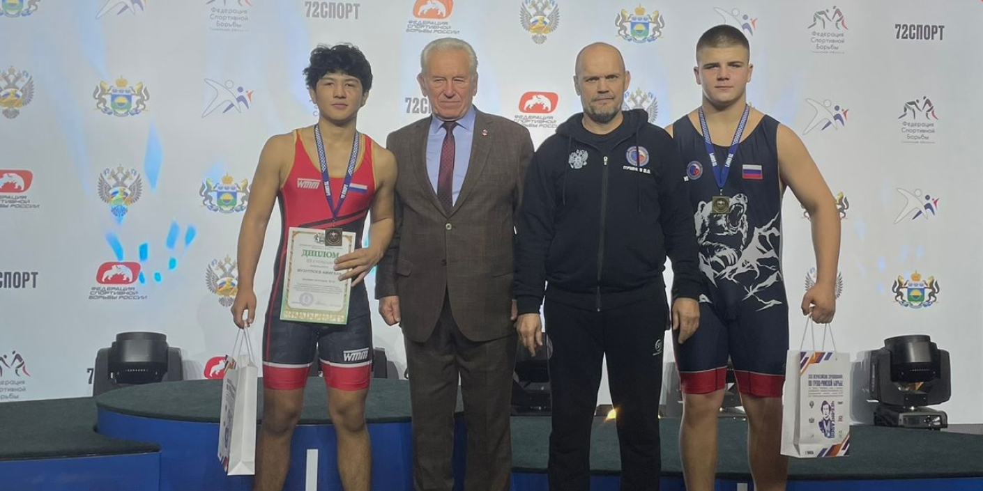 Две медали красноярских борцов