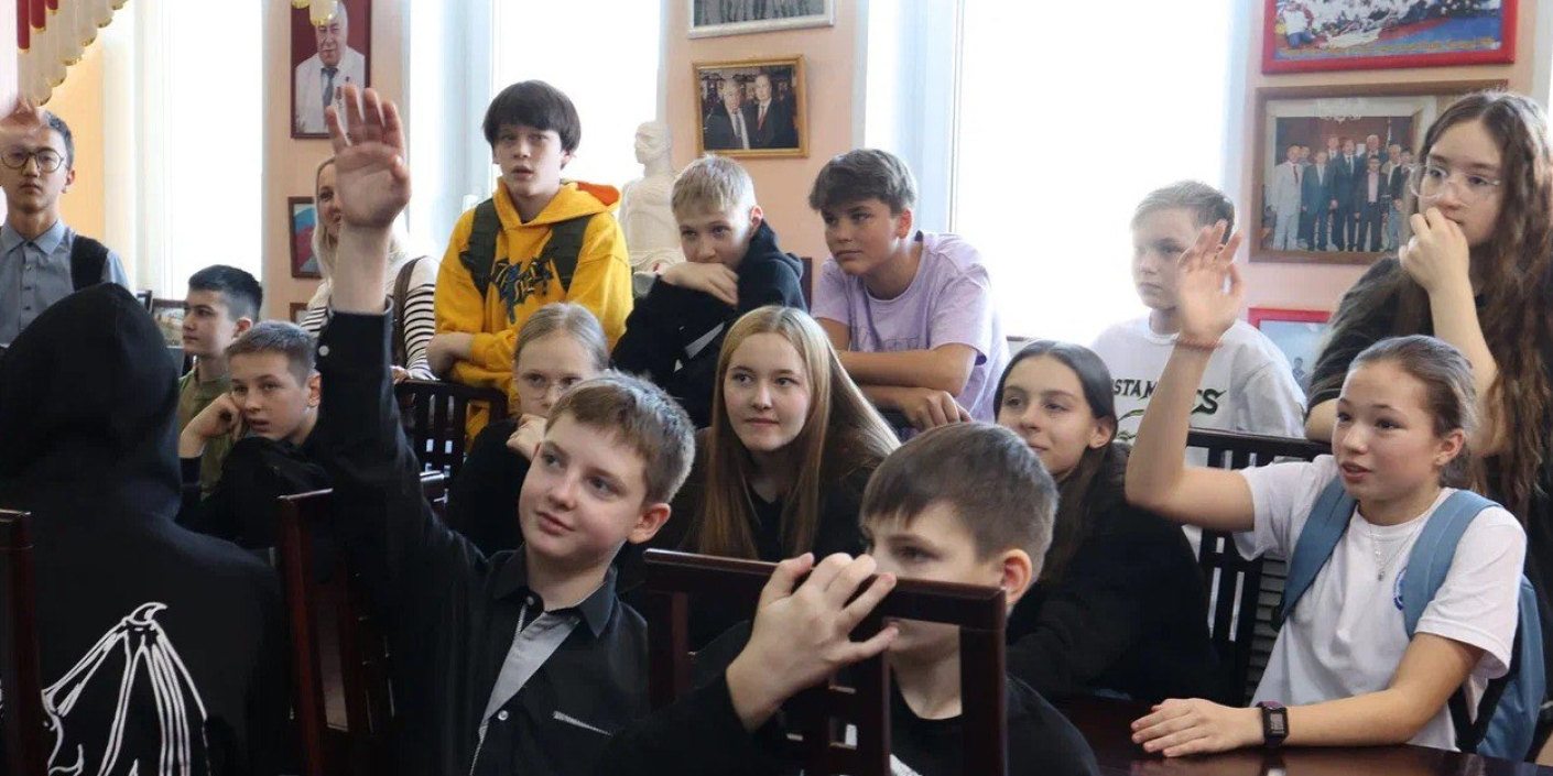 Для_красноярских_школьников_проходят_экскурсии_в_преддверии_Кубка_Ивана_Ярыгина Для красноярских школьников проходят экскурсии в преддверии Кубка Ивана Ярыгина