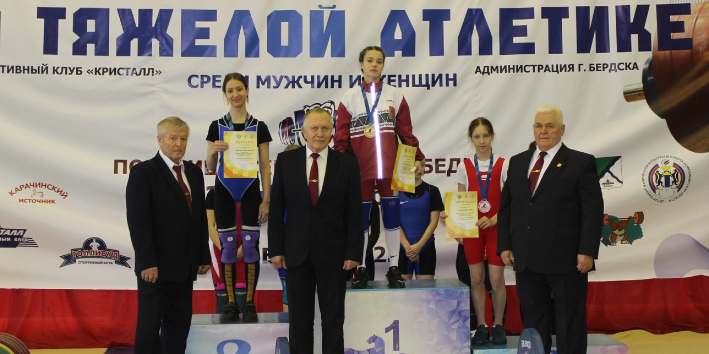 Тяжелая атлетика: награды чемпионата и первенства Сибири