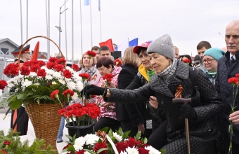 Возложение цветов к памятнику воинам-спортсменам (05.05.2023)