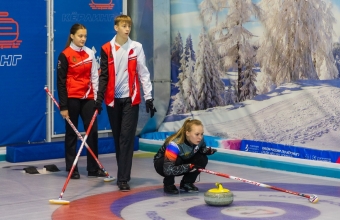 В Сибирской академии кёрлинга стартовал чемпионат СФО